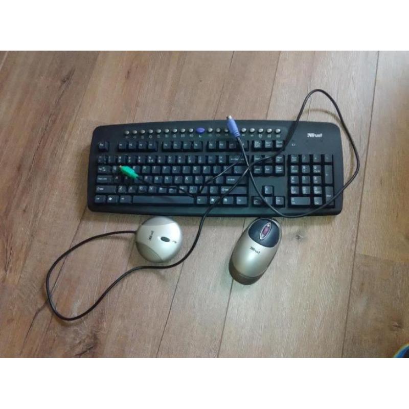 Trust draadloos toetsenbord en muis