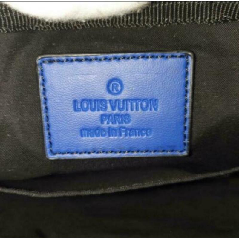 Louis Vuitton Bust bag