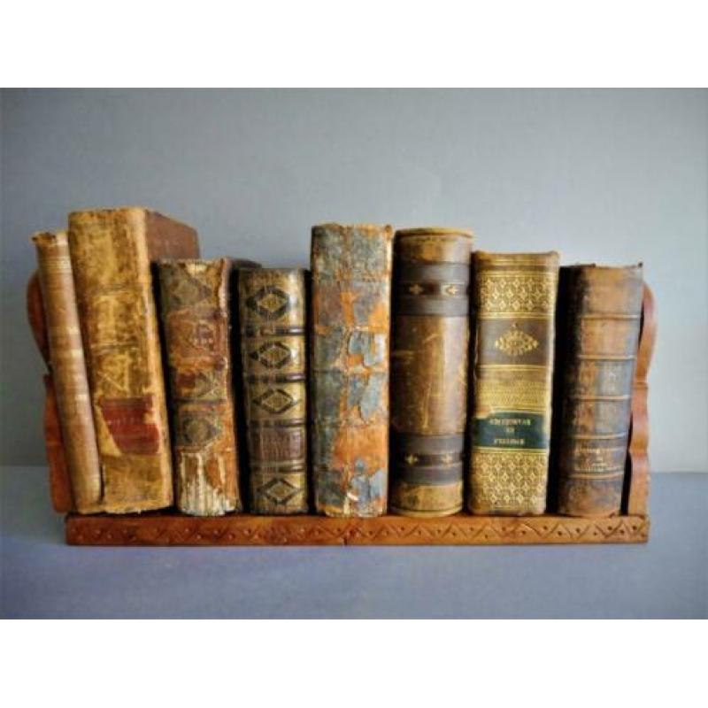 Uitschuifbare houten boekenplank / boekensteun.