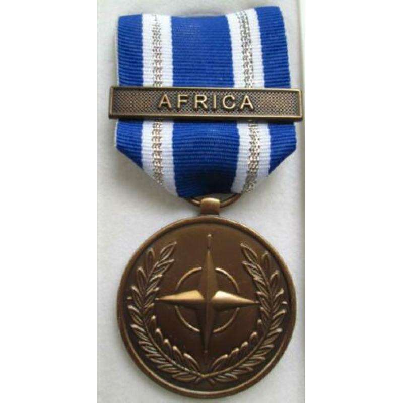 Medaille Nederlandse Krijgsmacht / NAVO Africa ( Compleet )