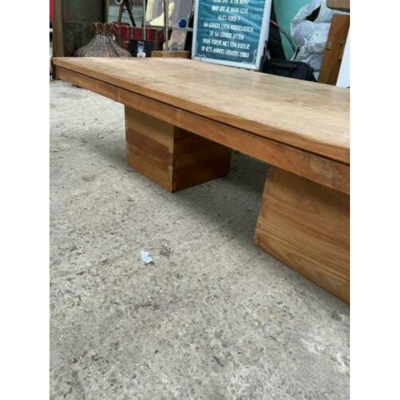 Stevige houten salon tafel