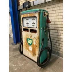 Oude tokheim P300 twin dubbele benzinepomp BP 1957 garage