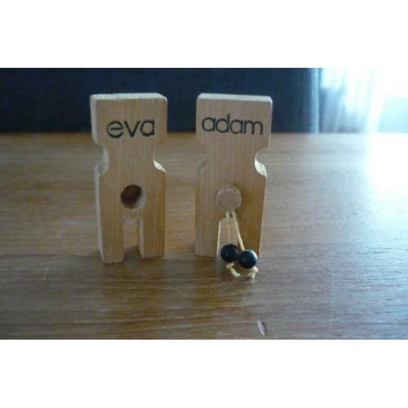 Miniatuur van hout '' ADAM & EVA ''.