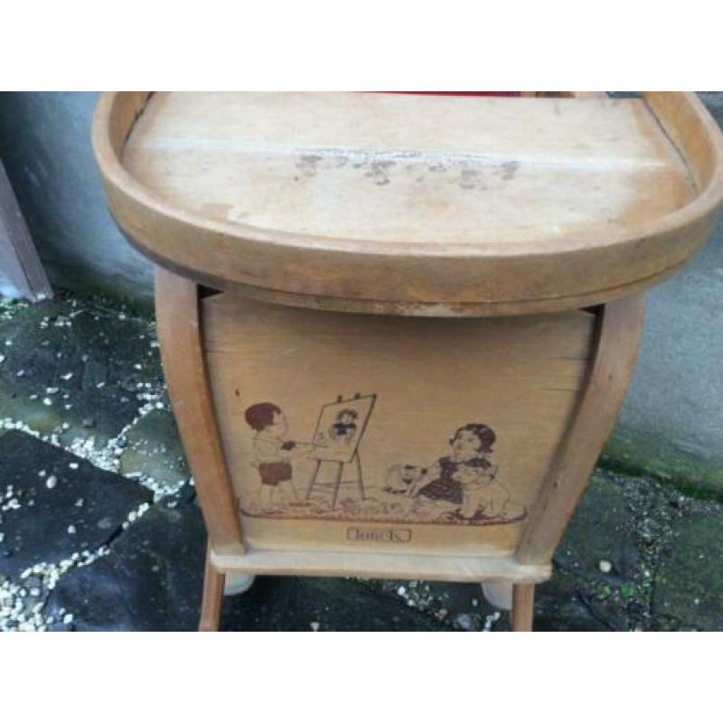 Antiek Kinderstoeltje merk Torck.