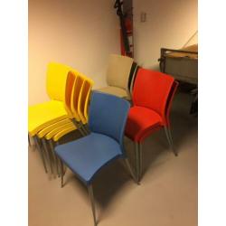 10 stoelen DIV. Kleuren 75 euro