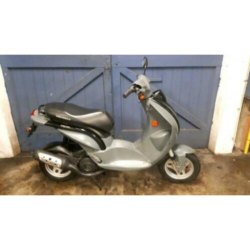 Mooie Peugeot Ludix bromscooter bj 2008 incl grote beurt
