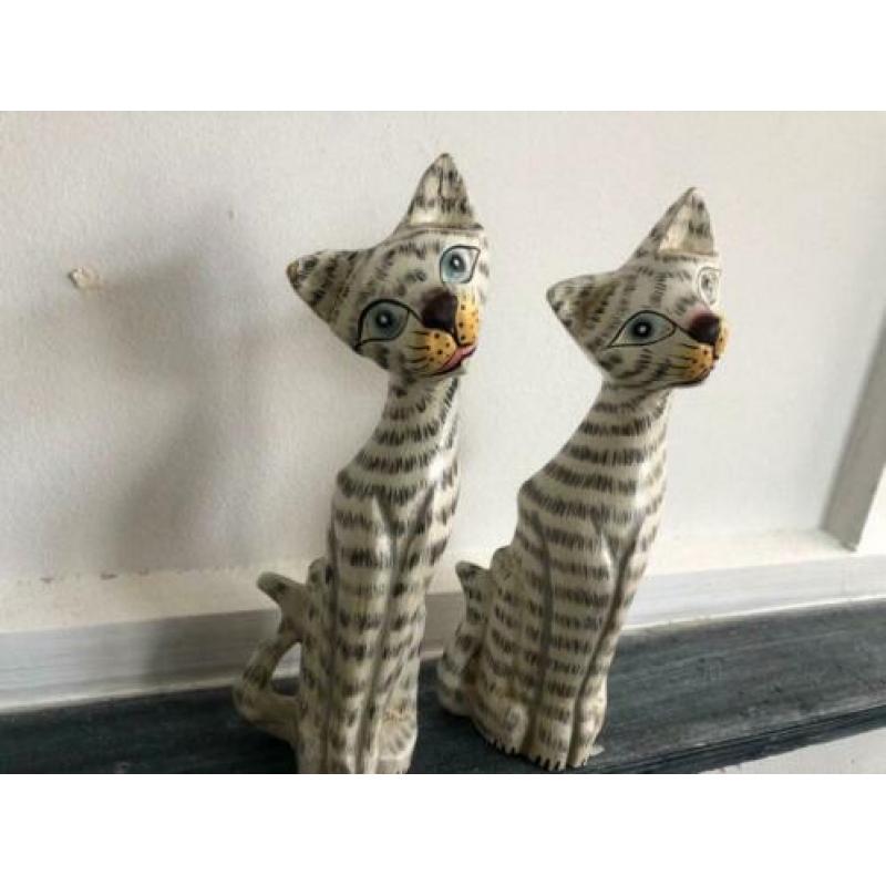 houten katten beelden