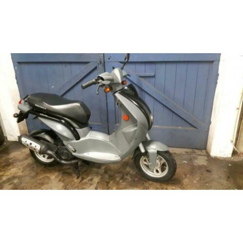 Mooie Peugeot Ludix bromscooter bj 2008 incl grote beurt