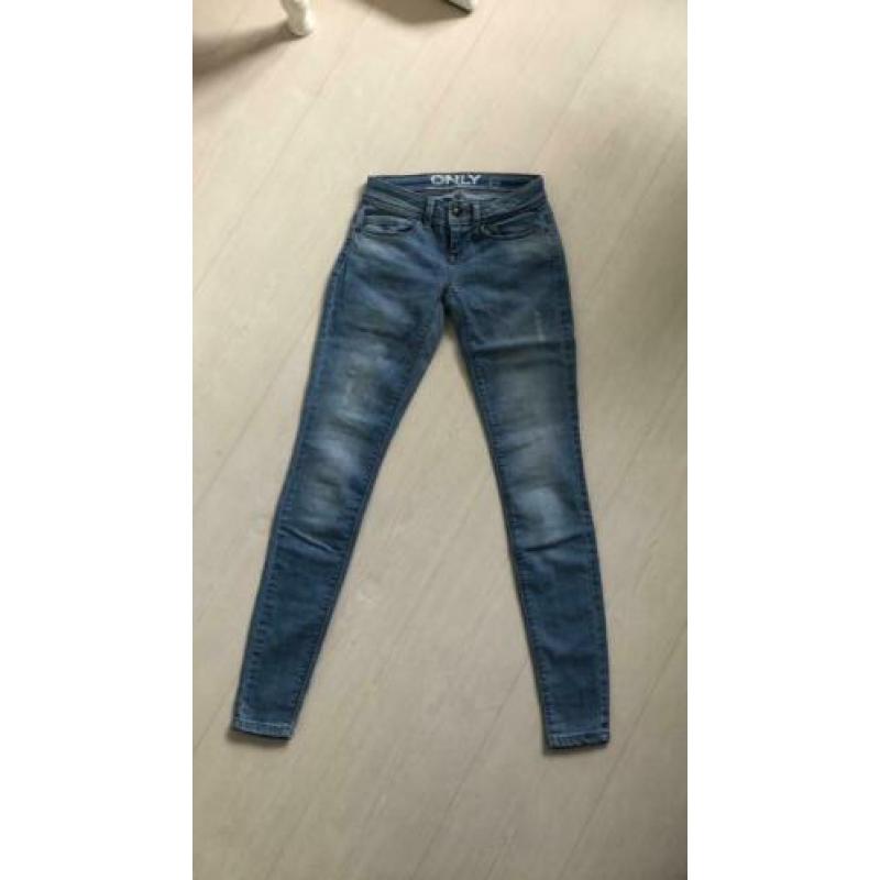 Twee Only jeans maat 25/32