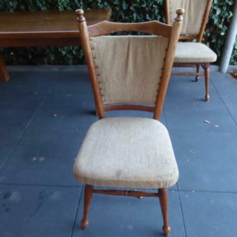 4 stuks eiken stoelen voorzien van stoffering zeer degelijk