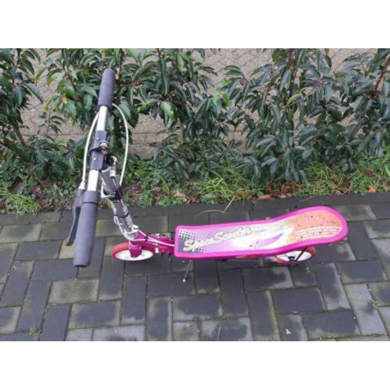 Te koop aangeboden; Mooie Rose Spacescooter / Space Scooter