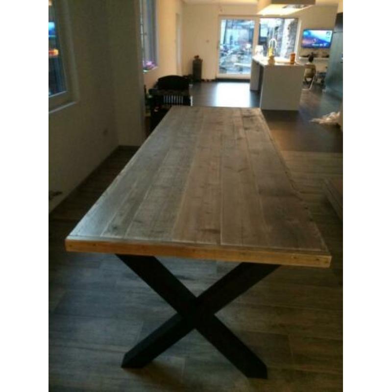 Steigerhout tafels met industriële X of U poot