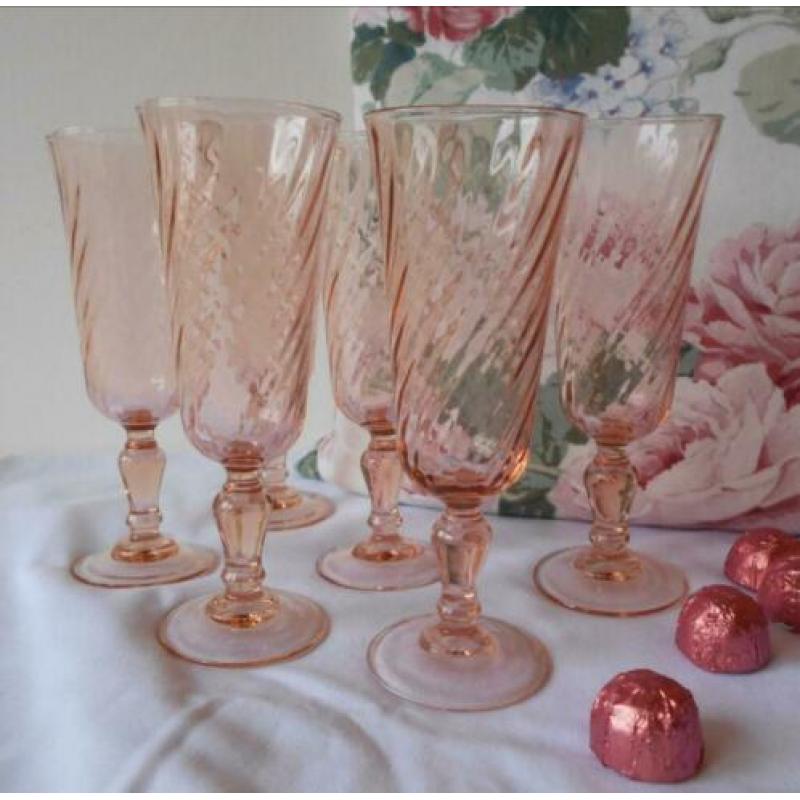 Vintage Arcoroc pink rosaline champagne glazen