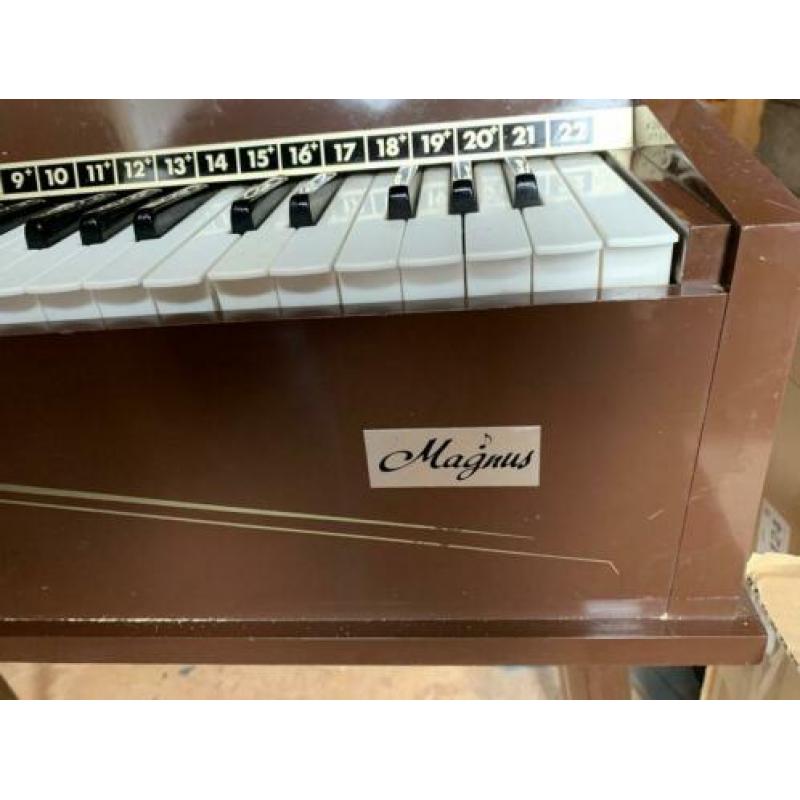 Magnus electric chord orgel