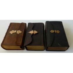 3 antieke bijbeltjes met 14 krt gouden sloten