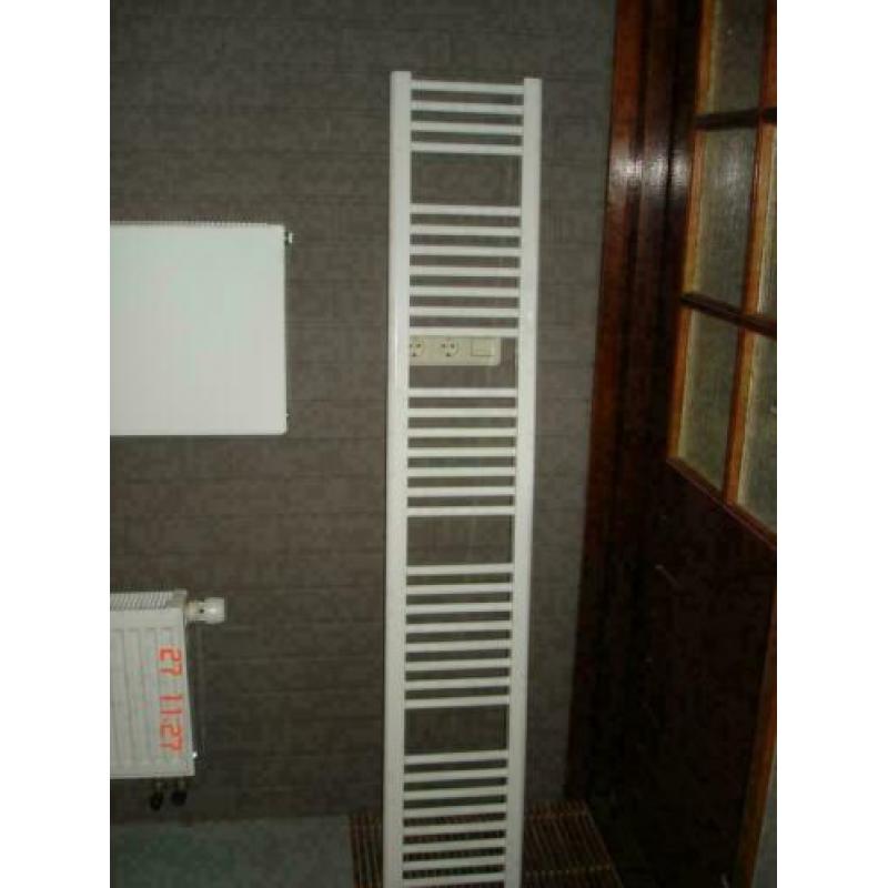 Designradiator 30 cm breed x 185 cm hoog in wit en 719 Watt