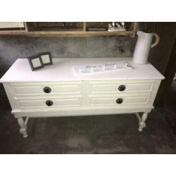 Mooi landelijk wit houten dressoir