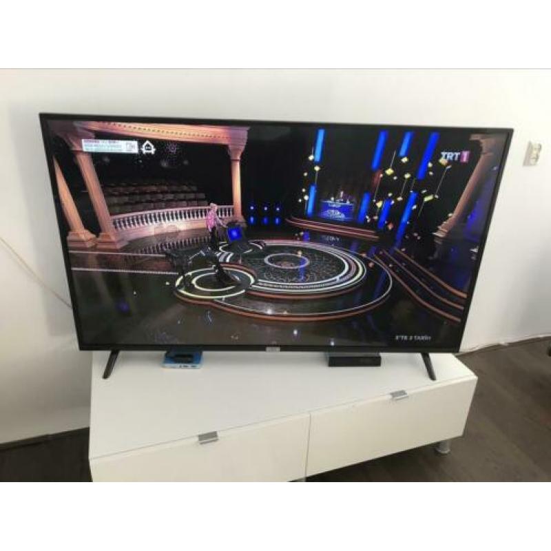 SMART TV 55" 4K-3D top staad