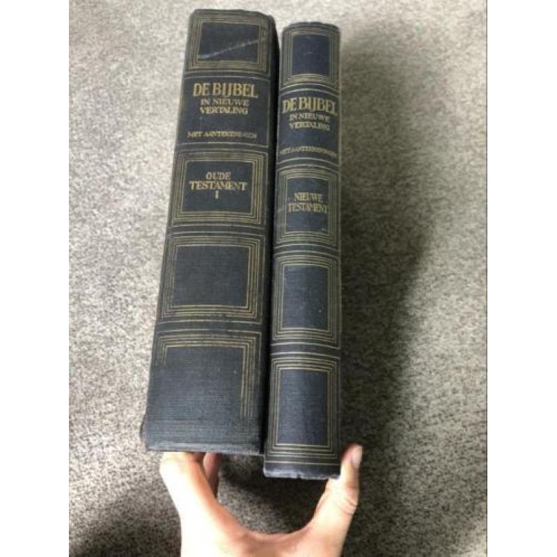 Antieke bijbels uit 1891, 1904, 1936