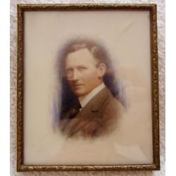 ca 1920 = portret miniatuur = portret van een man = ca 1920