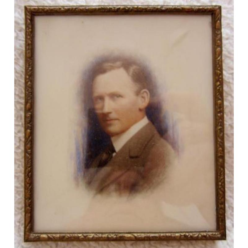 ca 1920 = portret miniatuur = portret van een man = ca 1920
