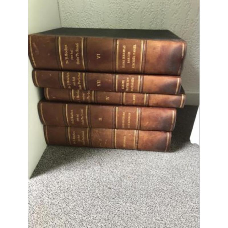 Antieke bijbels uit 1891, 1904, 1936