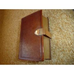 Nieuw Testament Bijbel met gouden slot zeer oud 1884