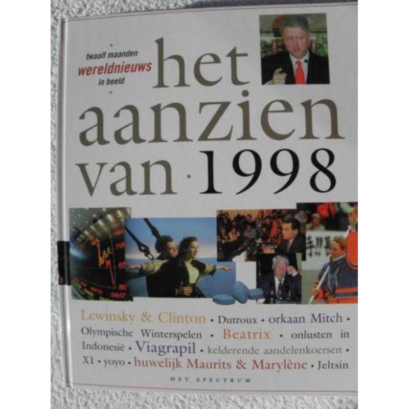 3 Jaarboeken /Het Aanzien Van 1998 / 2000 en 2004