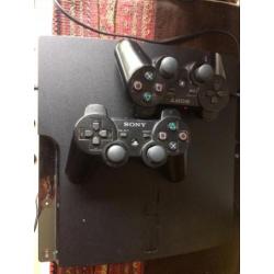 PlayStation 3 console met 2 controllers